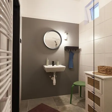 Zoeld Beka Vendeghaz * Komló