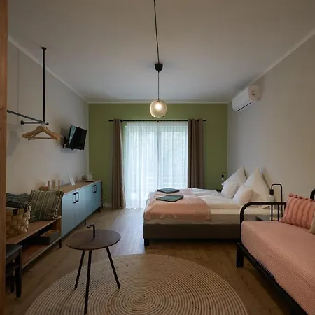 Zoeld Beka Vendeghaz Oda ve Kahvaltı Komló